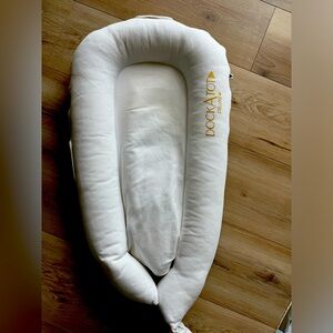 Dockatot deluxe + white ribbed